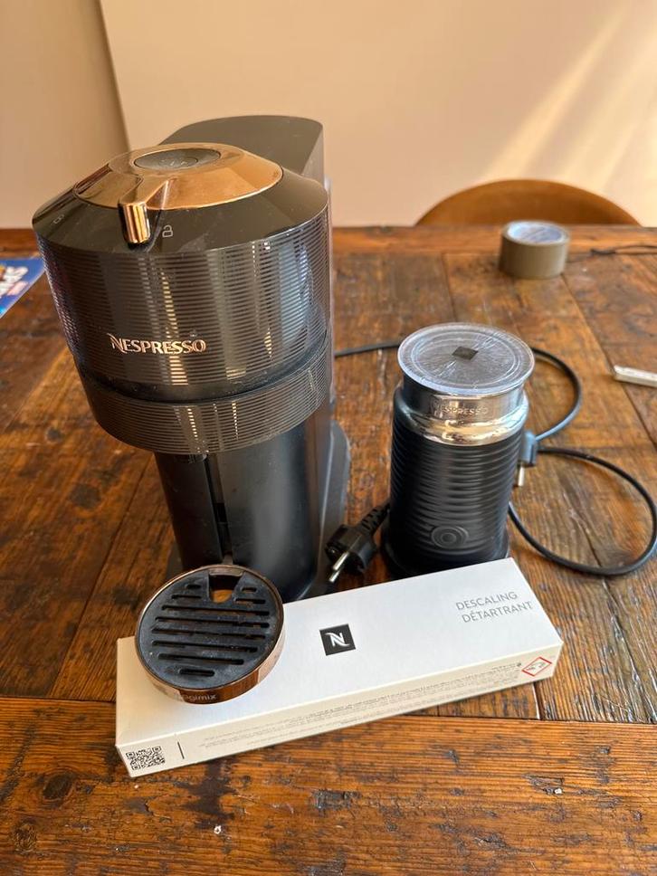Nespresso Vertuo met Aeroccino melkschuimer, Witgoed en Apparatuur, Koffiezetapparaten, Zo goed als nieuw, Koffiepads en cups