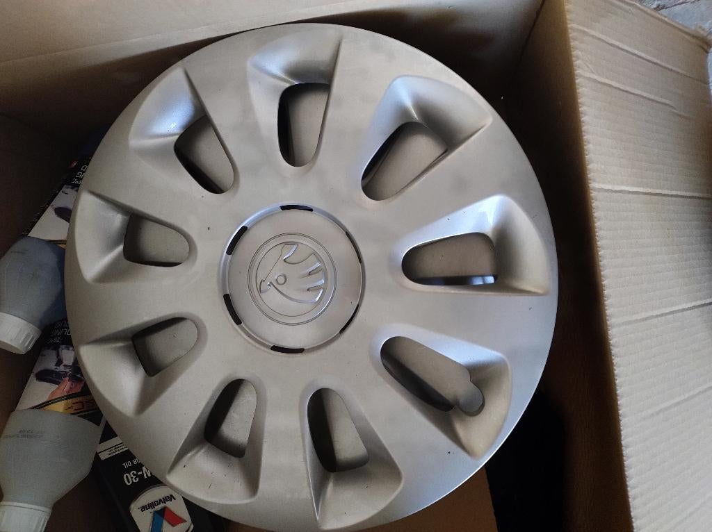 4 Skoda Wieldoppen, Auto diversen, Ophalen, Gebruikt