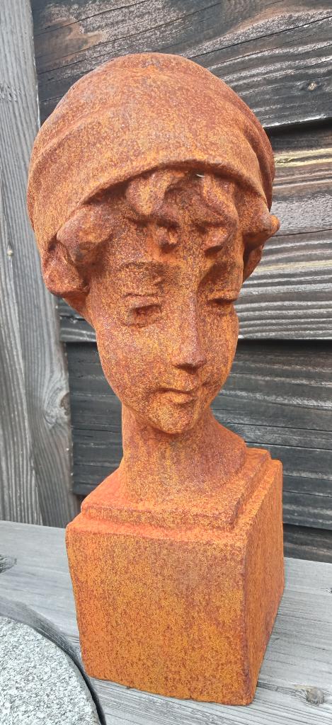 Opruiming zware gietijzeren borstbeeld vrouw nu maar 50 euro, Ophalen of Verzenden, Nieuw, Metaal, Mensenbeeld