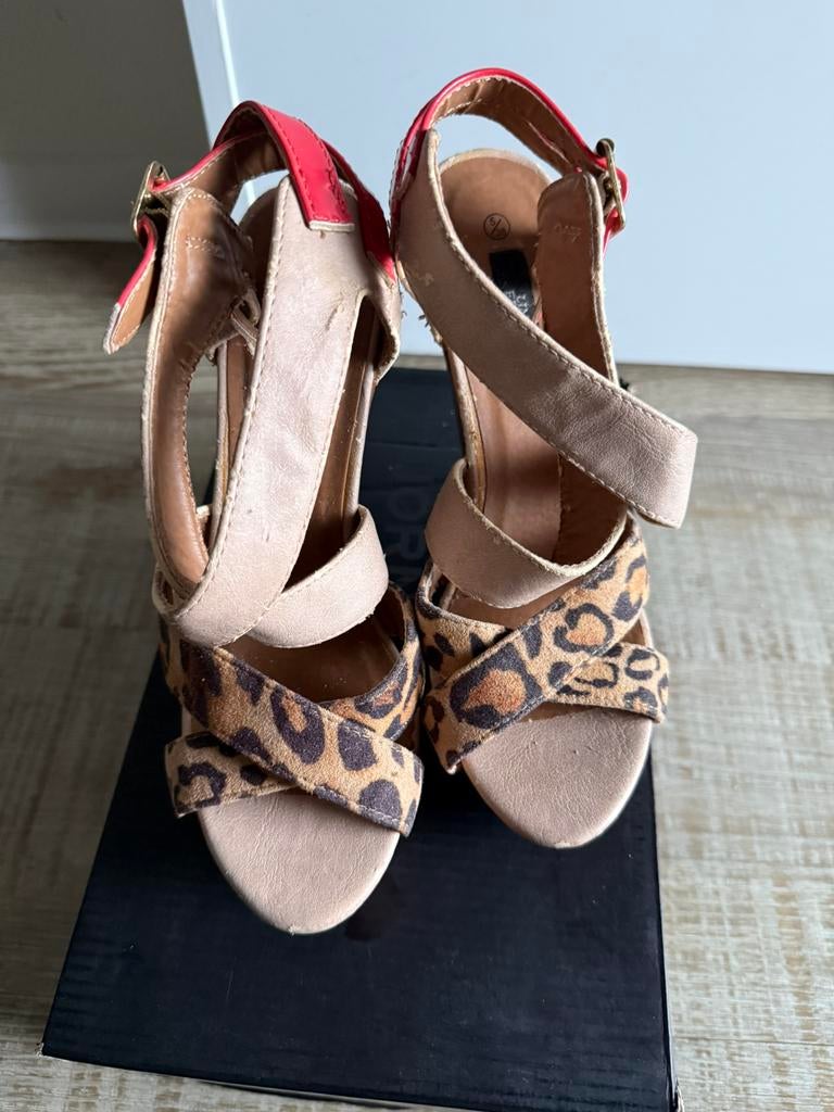 Hoge sleehakken wedges maat 38(high heels,pumps,sandalen), Pumps, Wit, Ophalen of Verzenden, Gedragen