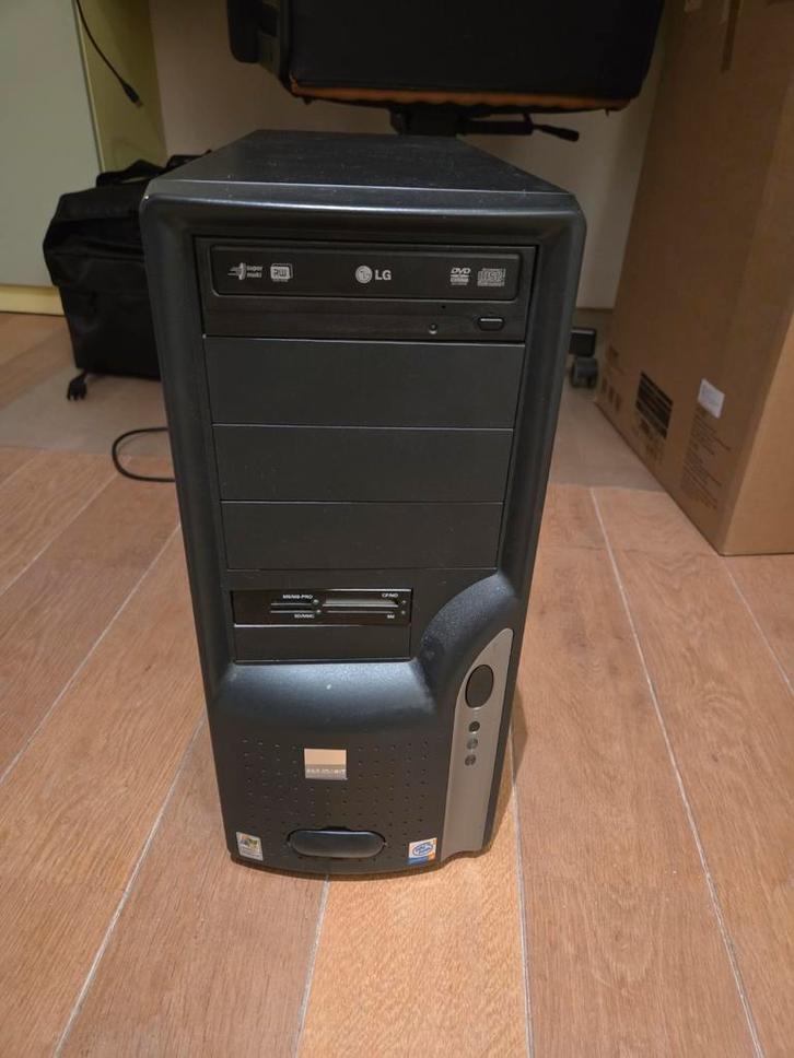 Oude Windows 10 Home PC - Paradigit - Werkt nog!, Computers en Software, Desktop Pc's, Gebruikt, Onbekend, HDD, Minder dan 4 GB