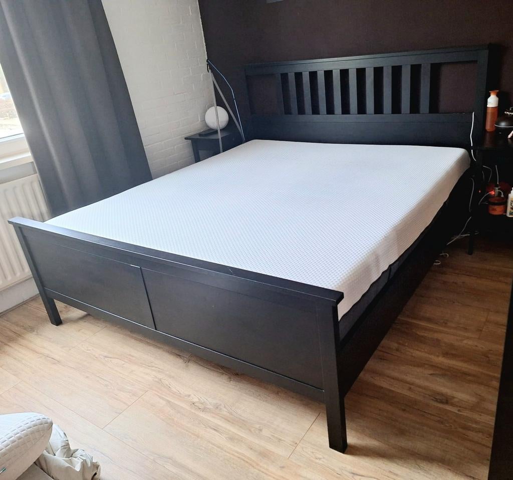 Volledig Ikea Hemnes bed 180x200 Emma matras en lattenbodems, Ophalen, Bruin, Tweepersoons, 180 cm