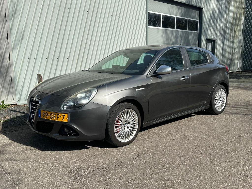 Alfa Romeo Giulietta 1.4 T Distinctive (bj 2011), Auto's, Bi-Xenon koplampen, Euro 5, Gebruikt, 4 cilinders