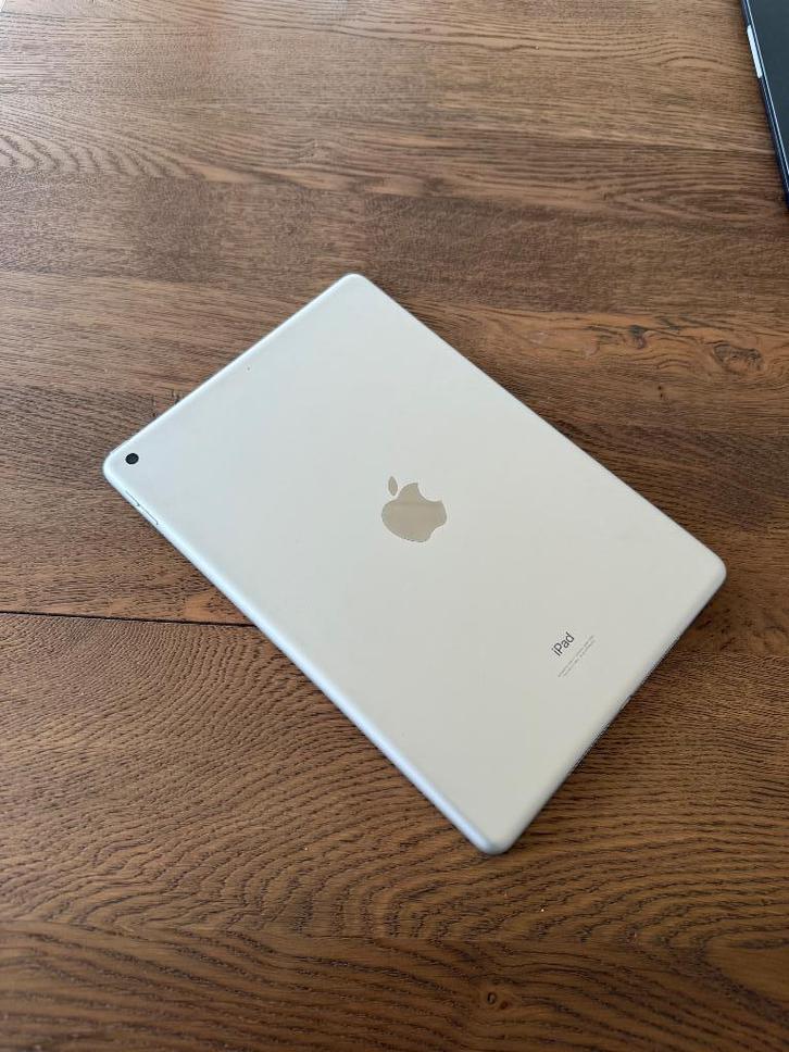 iPad 9e generatie 64GB zilver zeer nette staat, Computers en Software, Apple iPads, Zo goed als nieuw, Apple iPad, Wi-Fi, 10 inch
