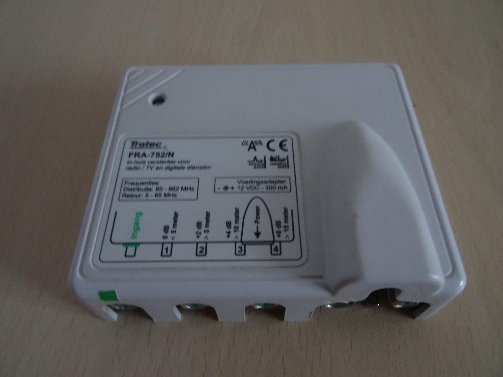 Tratec FRA-752/N Coax antenneversterker 4 F-connector, Ophalen, Zo goed als nieuw