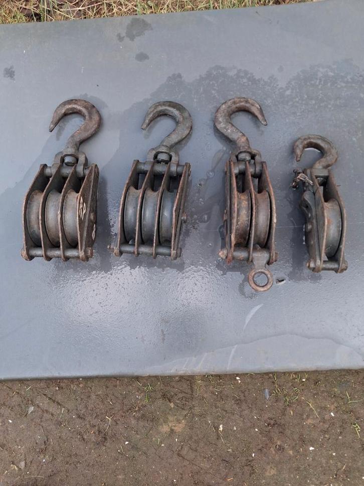 Stalen katrollen met ophanghaak, leger uitvoering, Doe-het-zelf en Verbouw, Lieren en Takels, Gebruikt, Handmatig, Ophalen