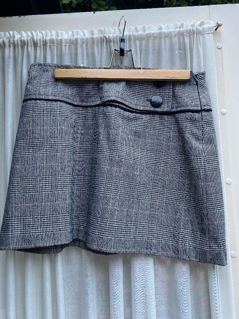 Prachtig geruit kort rokje zgan, Maat 38/40 (M), Zwart, Ophalen of Verzenden, Zo goed als nieuw