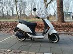Te koop : Mooie Riya Scooter Wit Zip Model, Fietsen en Brommers, Brommeronderdelen | Scooters, Ophalen, Gebruikt, Overige typen
