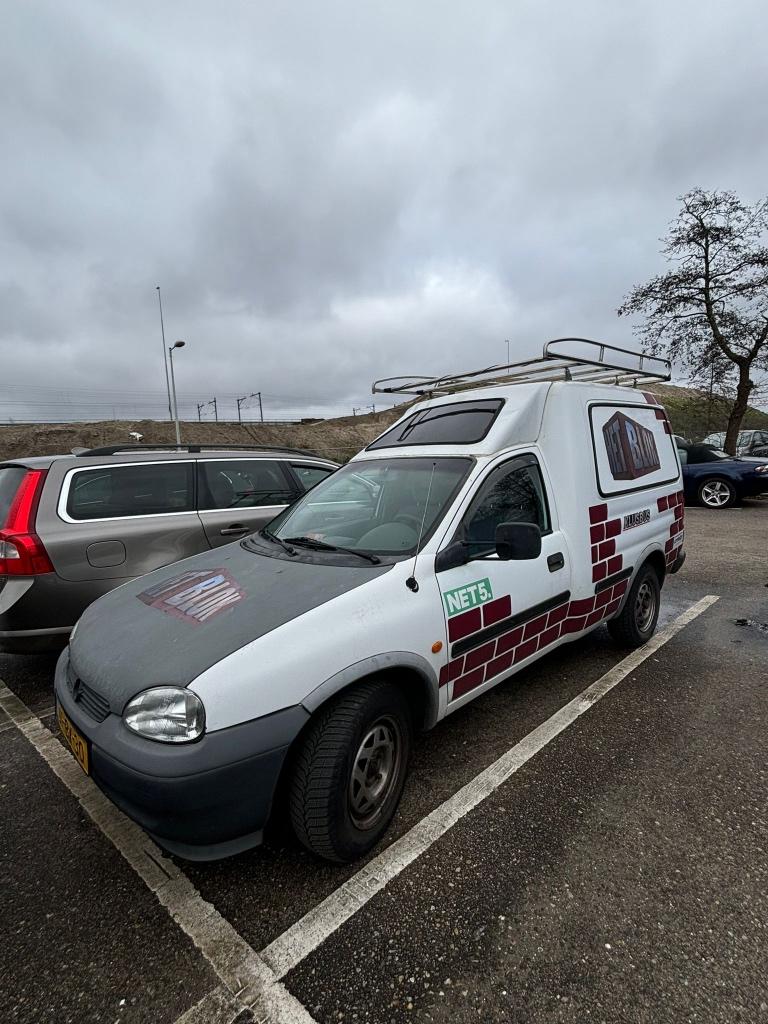 Opel Combo met lift | Klusbus Het Blok | Milieuzone-, Auto's, Opel, Particulier, Aangepast voor mindervaliden, Benzine, Overige carrosserieën