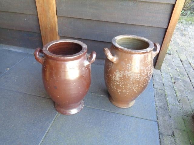 2 aardewerk Keulse potten / tuinvazen / gres potten., Ophalen
