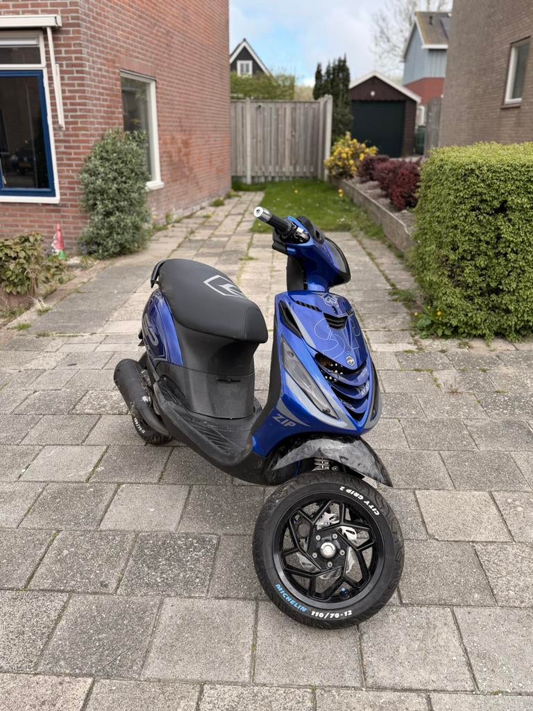 Zip 125cc Candy Blue Forged Carbon, Fietsen en Brommers, Scooters | Piaggio, Ophalen, Maximaal 45 km/u, Zip, 125 cc