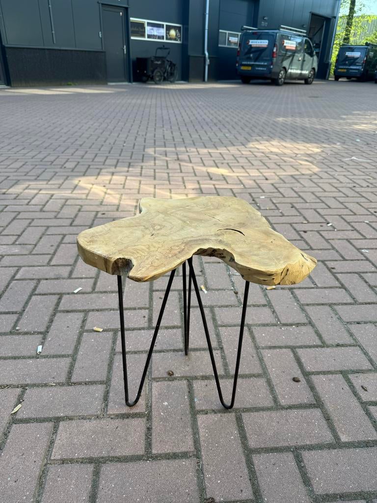 Houten salontafel op 3 elegante poten, *, Zo goed als nieuw, *, Overige vormen