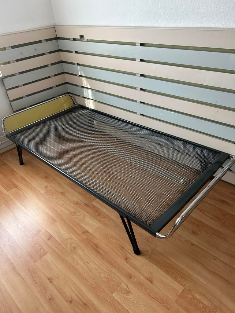 1-persoons jaren 70 bed, Ophalen of Verzenden, Zo goed als nieuw, Eenpersoons, 90 cm