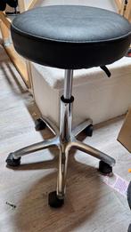 Kapperskruk in hoogte verstelbaar, Ophalen, Zo goed als nieuw, Rond, Hout