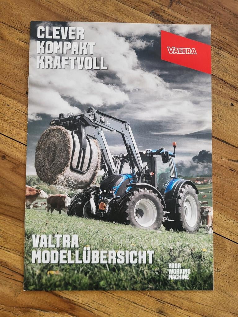 tractor folder Valtra modellübersicht, Ophalen of Verzenden, Zo goed als nieuw