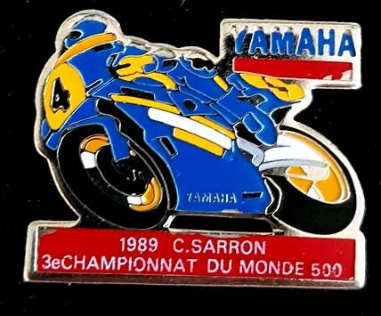 Yamaha- 1989 C.Sarron 3e Champ.du Monde 500 pin, Verzamelen, Speldjes, Pins en Buttons, Verzenden, Nieuw, Sport, Speldje of Pin