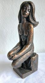 Brons achtig  Beeldje Vrouw EIG L.V, Ophalen