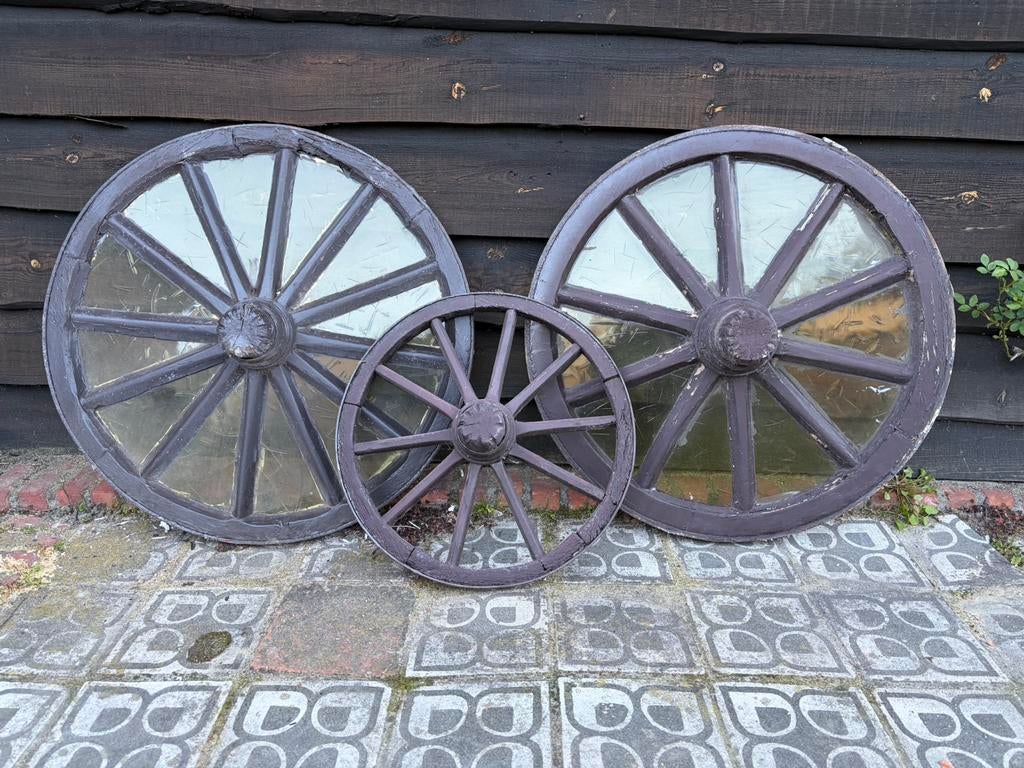 Antieke houten karrenwielen / wagenwiel, Ophalen