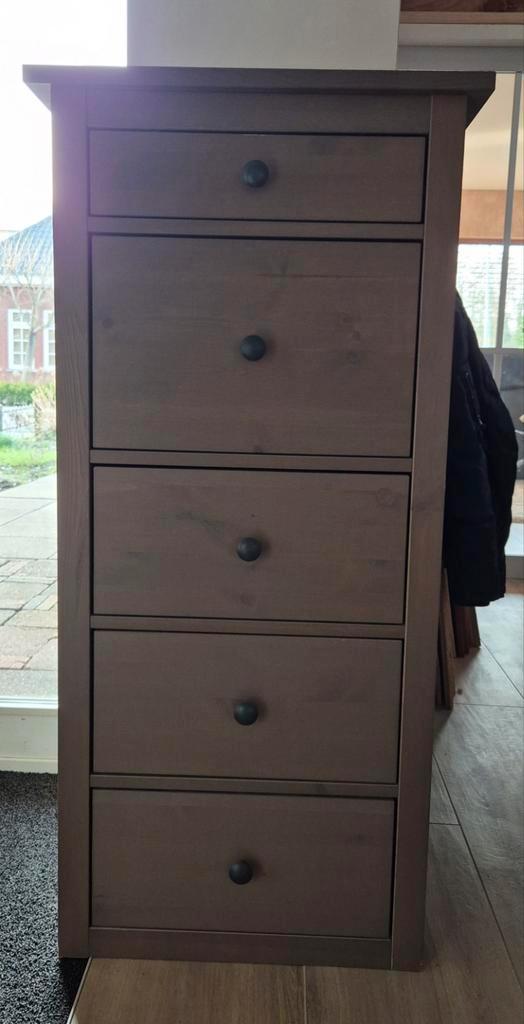 Mooie bruine houten ladenkast met 5 laden, Huis en Inrichting, Kasten | Ladekasten, Zo goed als nieuw, 100 tot 150 cm, 50 tot 100 cm