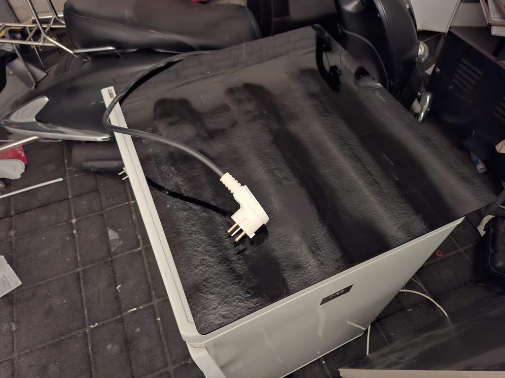 Inductiekookplaat - 4 zones - Inbouw - 230V aansluiting, Witgoed en Apparatuur, Kookplaten, Ophalen, Gebruikt, Inbouw