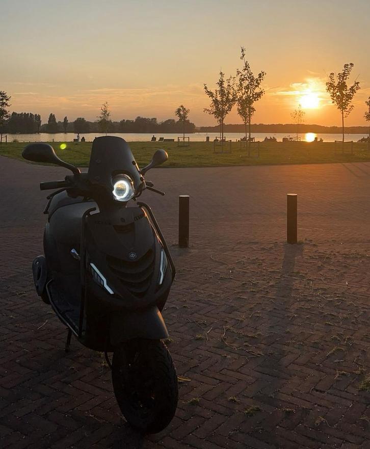Piaggio Zip 4T 2016, Fietsen en Brommers, Scooters | Piaggio, Gebruikt, Zip, Maximaal 45 km/u, Benzine, Ophalen
