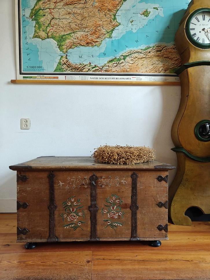 Zweedse bruidskist (1790)., Huis en Inrichting, Woonaccessoires | Kisten, 100 tot 150 cm, Ophalen