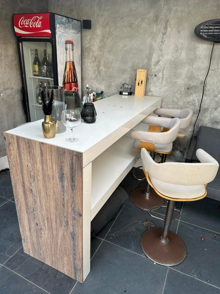 Gratis aftehalen Bar met vier barkrukken, Ophalen of Verzenden, Gebruikt, Inclusief barstoelen