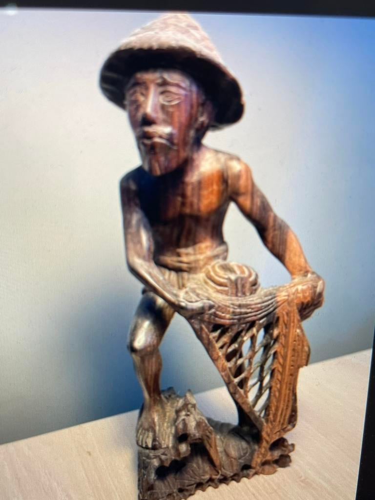 Houten beeldje van een visser met net, Antiek en Kunst, Ophalen of Verzenden