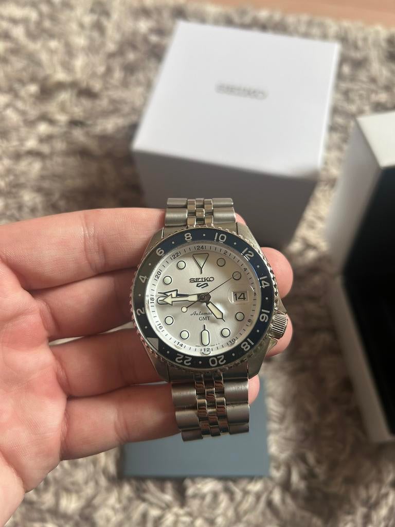 Seiko 5 GMT Sports, Sieraden, Tassen en Uiterlijk, Horloges | Heren, Ophalen, Zo goed als nieuw, Staal, Seiko