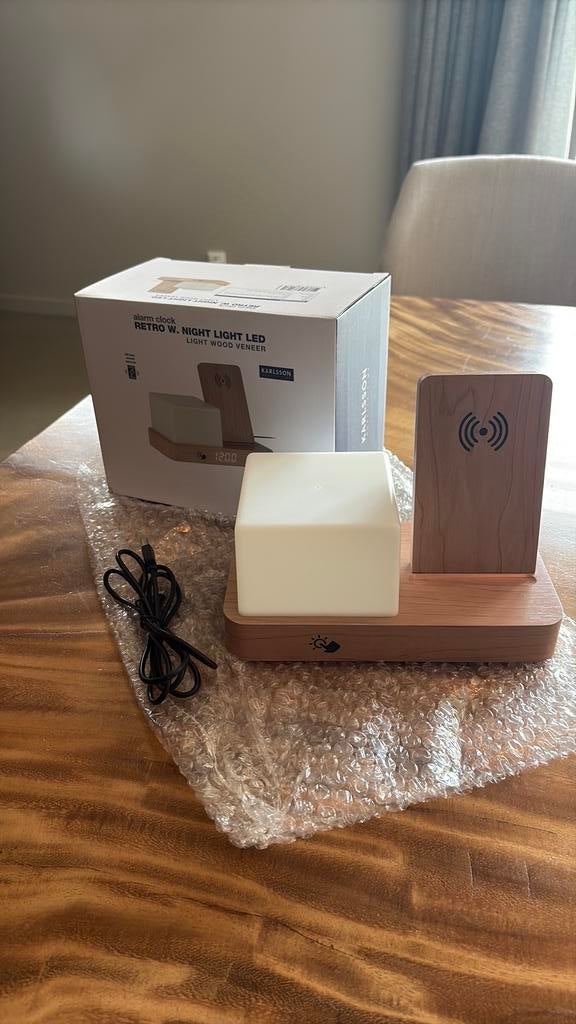 Nieuw! Karlsson KA6079WD nachtlamp wekker en oplader, Ophalen of Verzenden, Nieuw