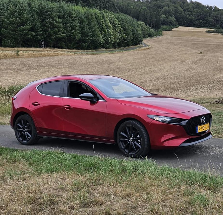 Mazda 3 Sportive rood 150pk '22 (private lease overname), Auto's, Voorwielaandrijving, 1998 cc, Zwart, 4 cilinders