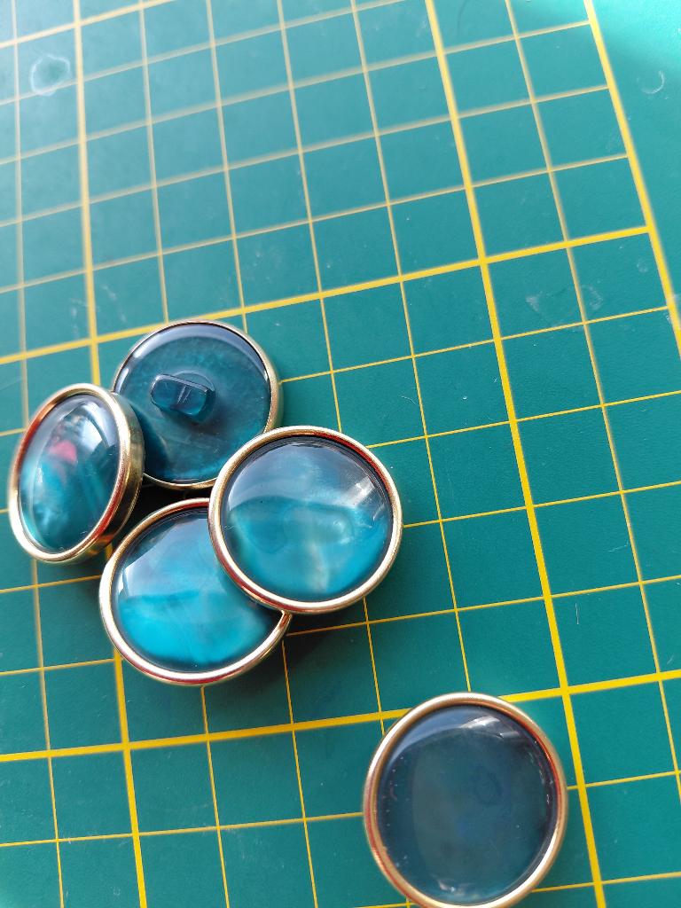 5 mooie knopen goudkleurig/groen met glans, Ophalen of Verzenden, Nieuw, Knoop of Knopen