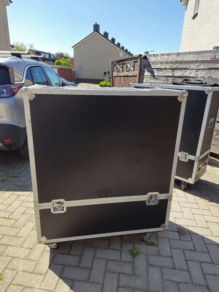 2 stevige flightcases op wielen, Muziek en Instrumenten, Ophalen, Gebruikt, Overige instrumenten