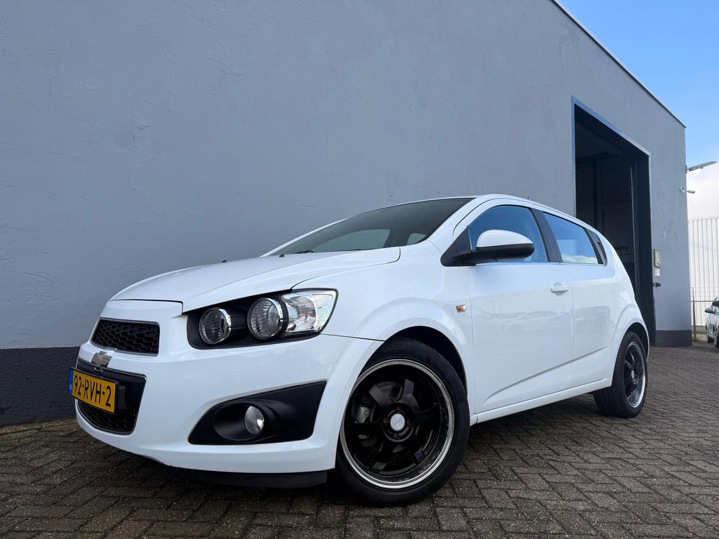 Chevrolet Aveo 1.4 LTZ 5-Deurs - Airco - LMV, Auto's, Voorwielaandrijving, Euro 5, 101 pk, Gebruikt