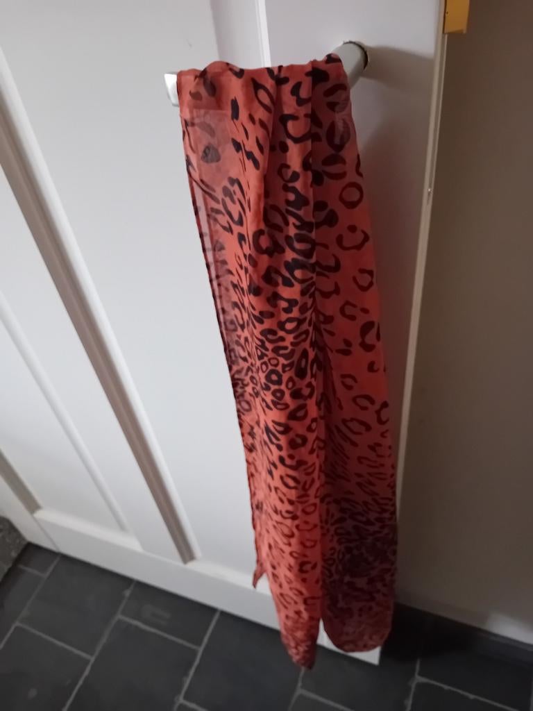 Oranje met zwarte sjaal, Kleding | Dames, Mutsen, Sjaals en Handschoenen, Ophalen, Zo goed als nieuw, Maat 46/48 (XL) of groter