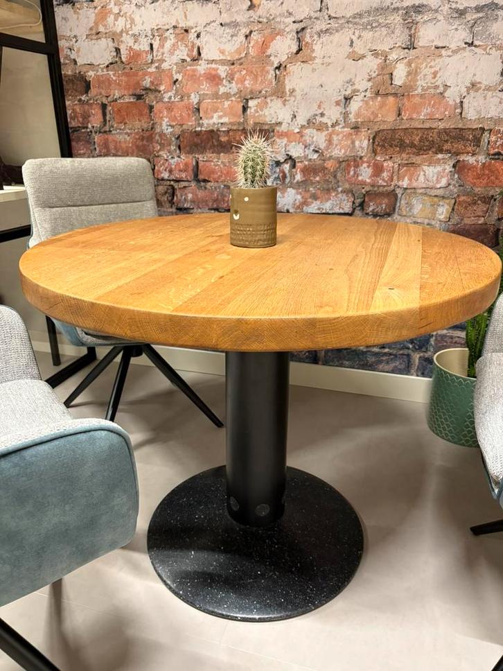 Mooie massief houten tafel met zware kolompoot 1m diameter, Huis en Inrichting, Tafels | Eettafels, Gebruikt, 50 tot 100 cm, 50 tot 100 cm