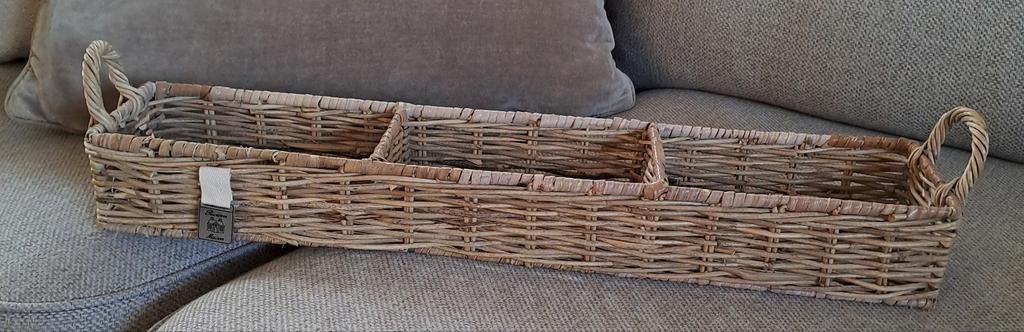 Riviera Maison vakken mand, Huis en Inrichting, Woonaccessoires | Schalen en Manden, Zo goed als nieuw, Rechthoekig, Riet, Ophalen of Verzenden