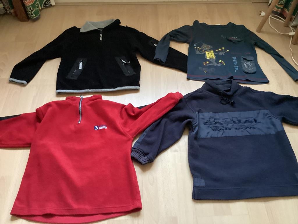 4 shirts in zwart,rood en blauw boys maat 128/134 lange mouw, Kinderen en Baby's, Kinderkleding | Maat 128, Ophalen of Verzenden