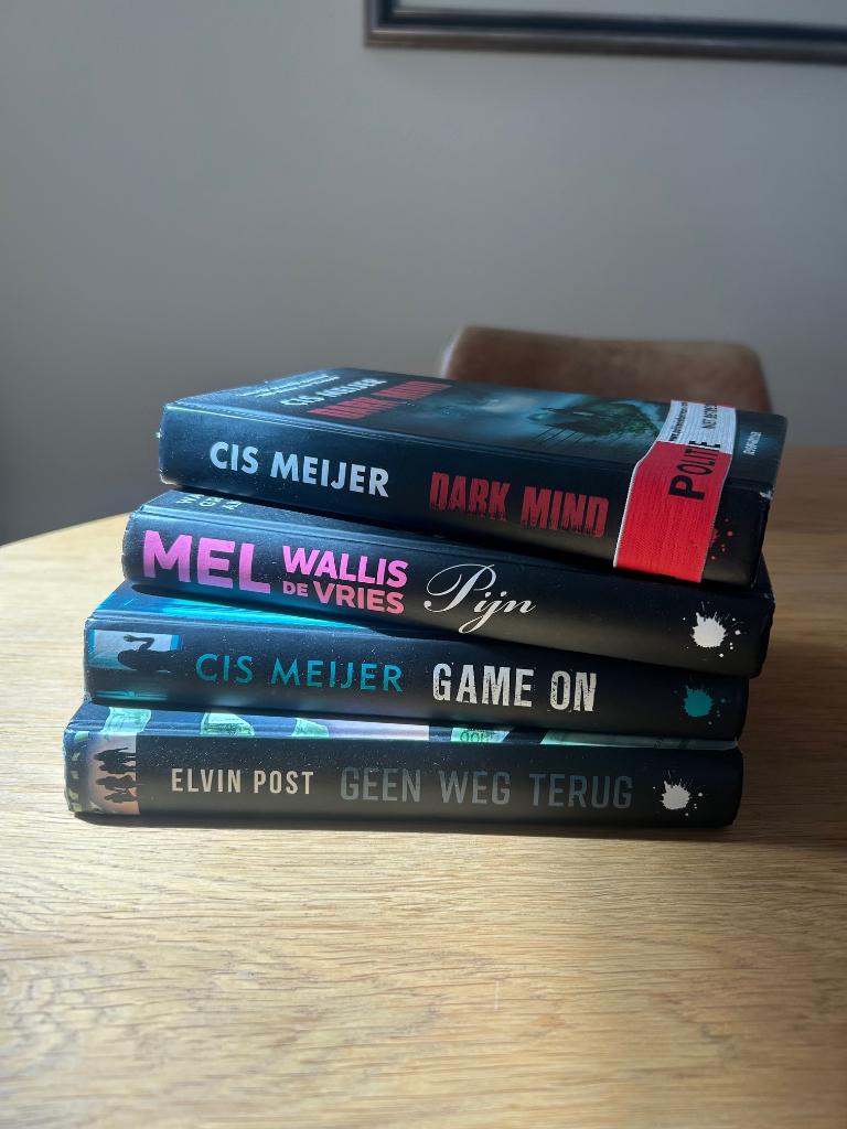 4 Jeugdthrillers, Boeken, Thrillers, Ophalen of Verzenden, Zo goed als nieuw, Nederland