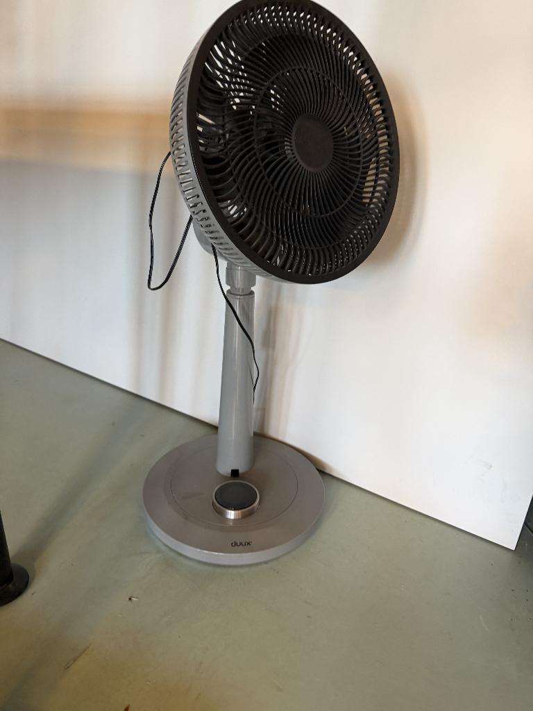 Ventilator Duux Whisper, Witgoed en Apparatuur, Ventilatoren, Ophalen, Ventilator met afstandsbediening, Zo goed als nieuw, Statiefventilator