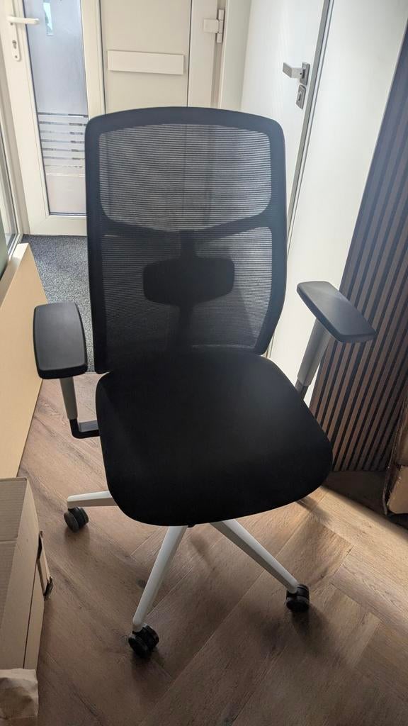 Comfortabele Bureaustoel - Zwart met Witte Basis, Huis en Inrichting, Bureaustoelen, Ophalen of Verzenden, Gebruikt, Zwart, Bureaustoel