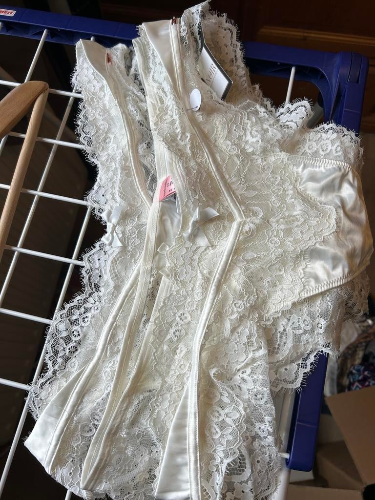 3 Crèmekleurige Slips: Noir & Hunkemöller - Nieuwstaat, Kleding | Dames, Ondergoed en Lingerie, Ophalen of Verzenden, Beige, Slip
