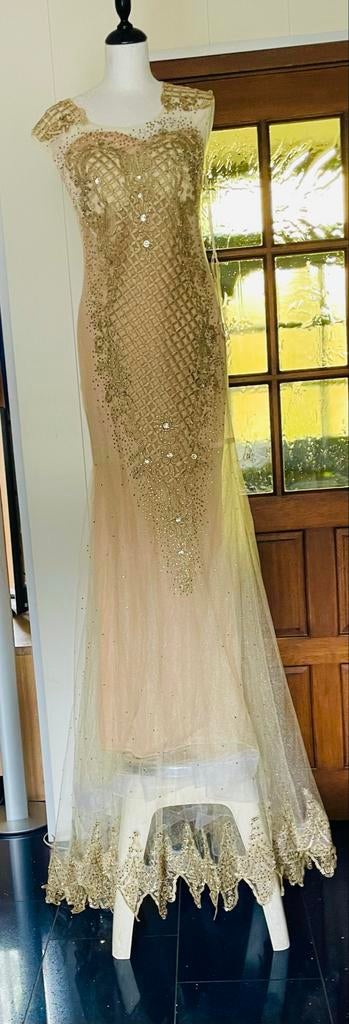 Elegante Gouden Galajurk met Borduurwerk en Kralen, Maat 38/40 (M), Galajurk, Beige, Nieuw