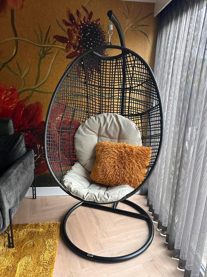 Egg-chair hangstoel zwart, Tuin en Terras, Tuinstoelen, Zo goed als nieuw, Rotan, Ophalen