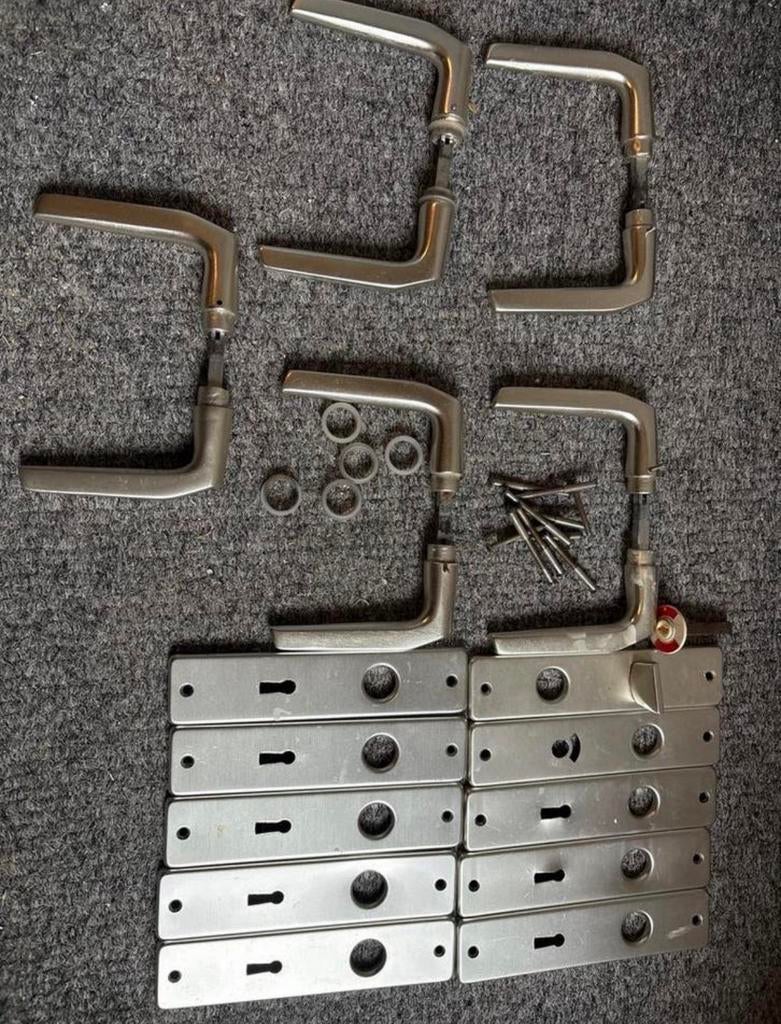 Meerdere deurklinken en schilden, merk onbekend, Ophalen of Verzenden, Gebruikt, Rvs, Klink of Kruk