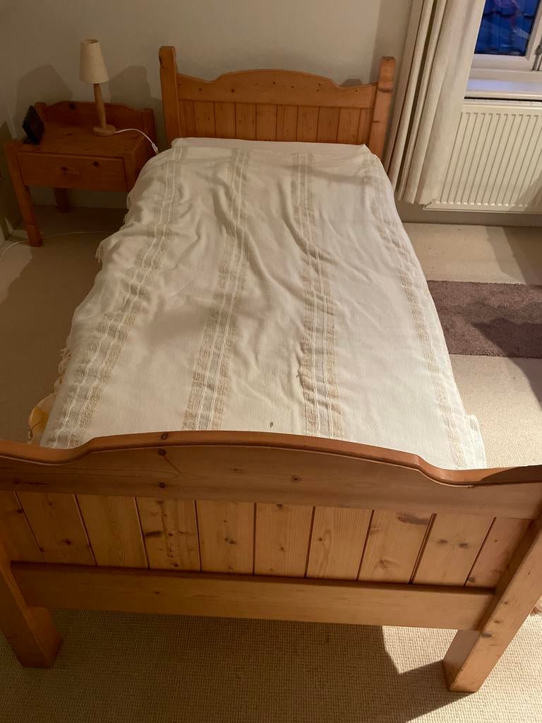 Massief houten eenpersoonsbed met lattenbodem, Ophalen, Gebruikt, 90 cm, Eenpersoons