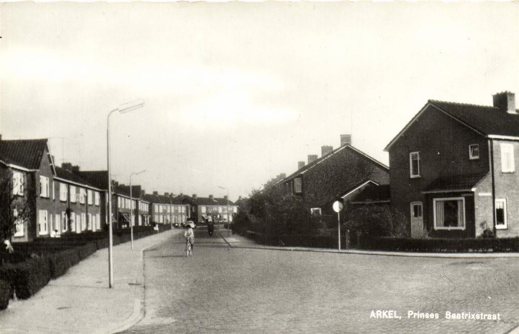 Arkel, Prinses Beatrixstraat - fiets - ongelopen, Verzenden, Voor 1920, Ongelopen, Zuid-Holland