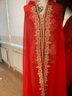 Mooie cape rood met kralen, Kleding | Dames, Ophalen of Verzenden, Zo goed als nieuw, Rood, Overige typen