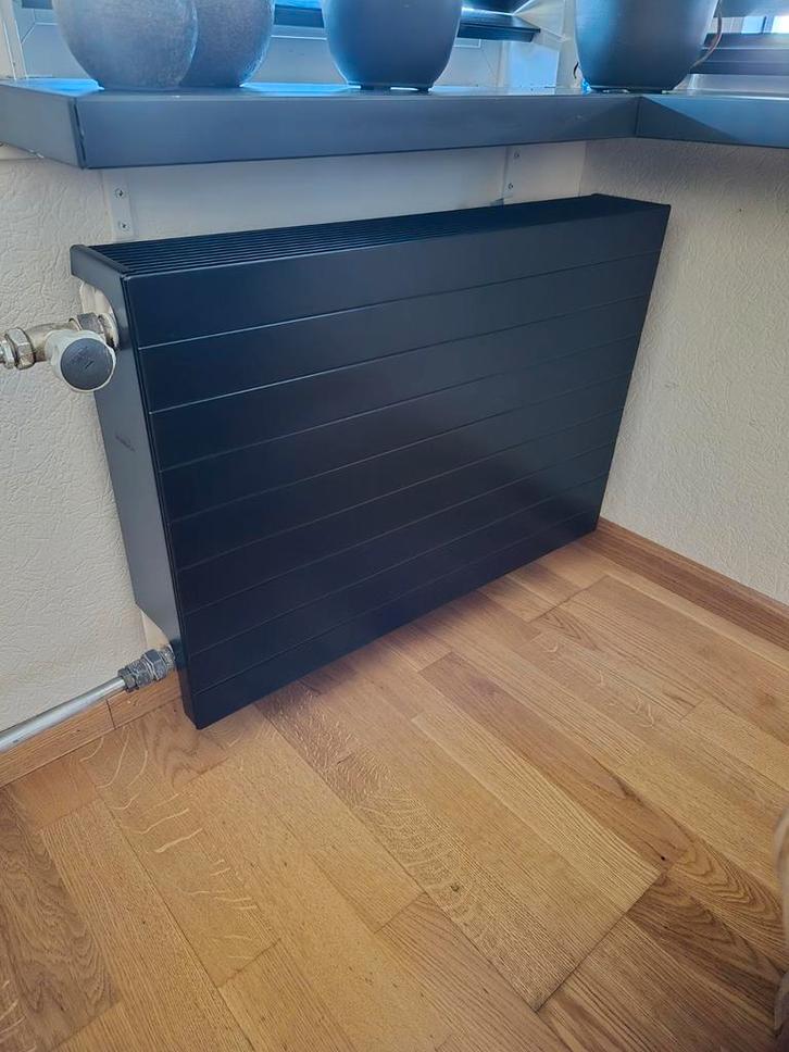 Sentimo radiator ombouw zwart als nieuw!!, Doe-het-zelf en Verbouw, Verwarming en Radiatoren, Zo goed als nieuw, Radiator, 30 tot 80 cm