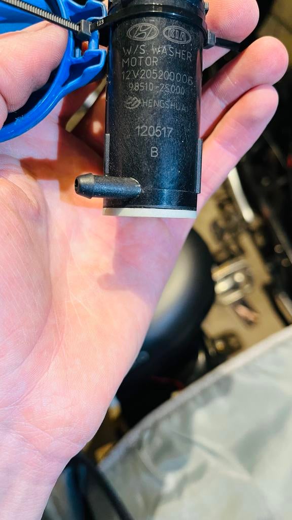 Ruitensproeier pomp Kia Picanto TA 2017 met tank dop, Ophalen of Verzenden, Gebruikt, Kia